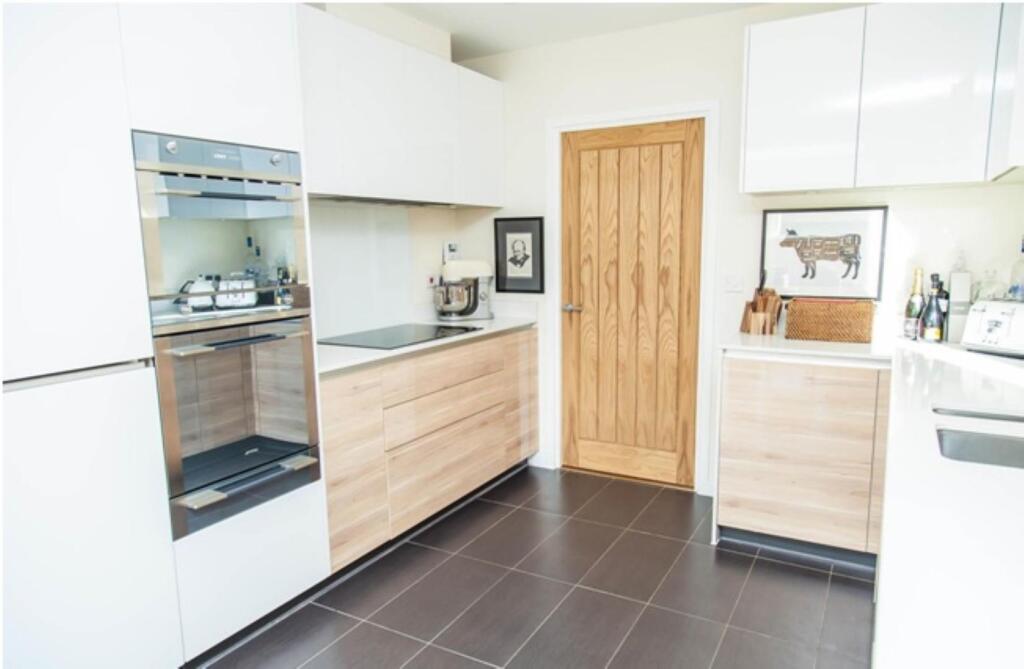 3 bed Town House for rent in Romford. From Alternative Property Services