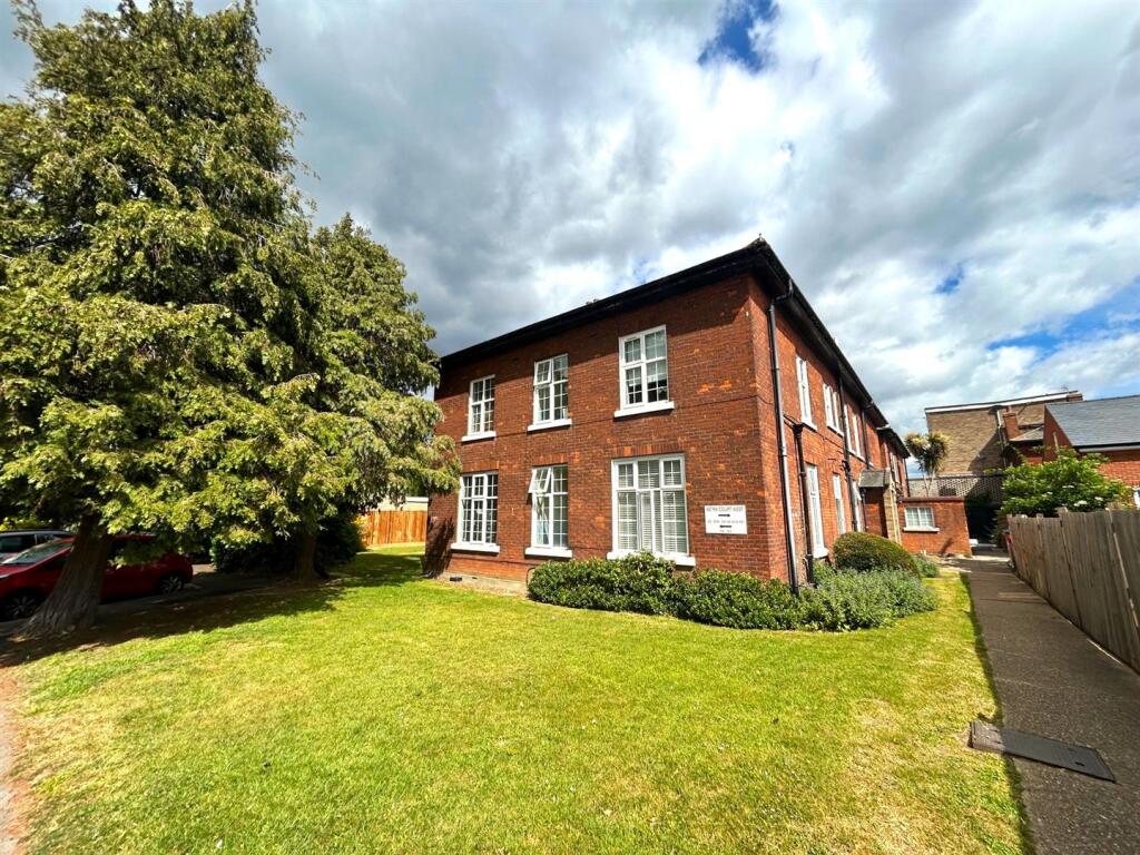 2 bed 1st Floor Flat for rent in Dagenham. From Alternative Property Services 2 bed 1st Floor Flat for rent in Dagenham. From Alternative Property Services