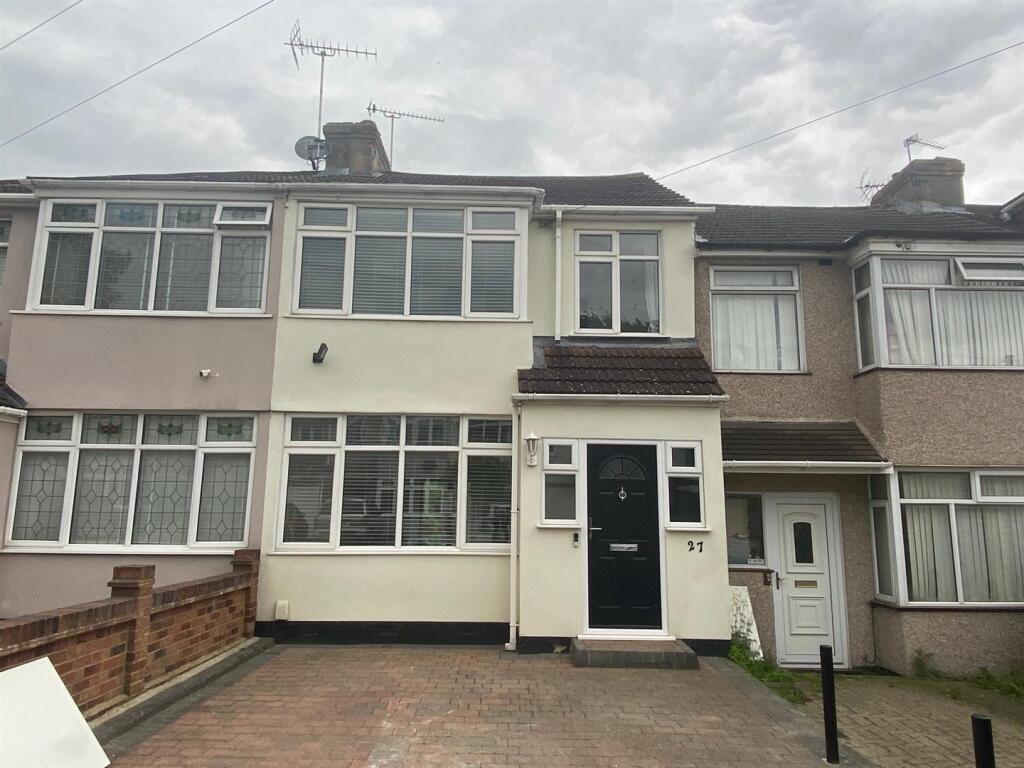 3 bed Mid Terraced House for rent in Hornchurch. From Alternative Property Services