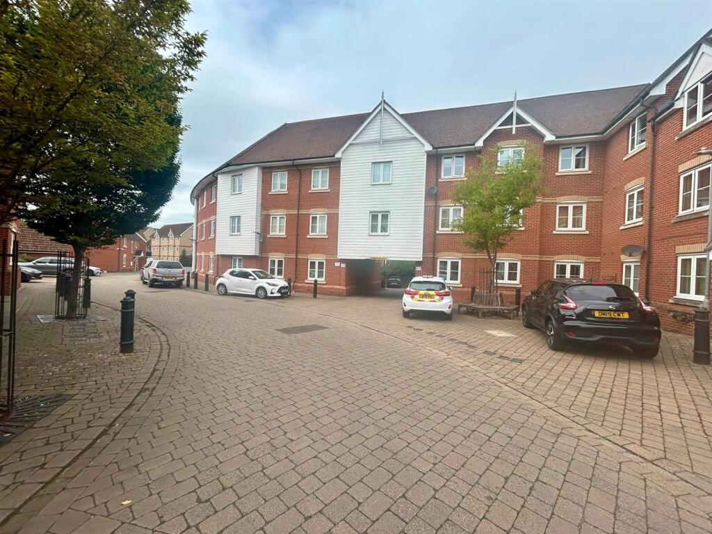 2 bed 1st Floor Flat for rent in Chelmsford. From Alternative Property Services