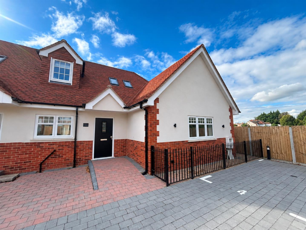 2 bed Bungalow for rent in Hornchurch. From Alternative Property Services 2 bed Bungalow for rent in Hornchurch. From Alternative Property Services