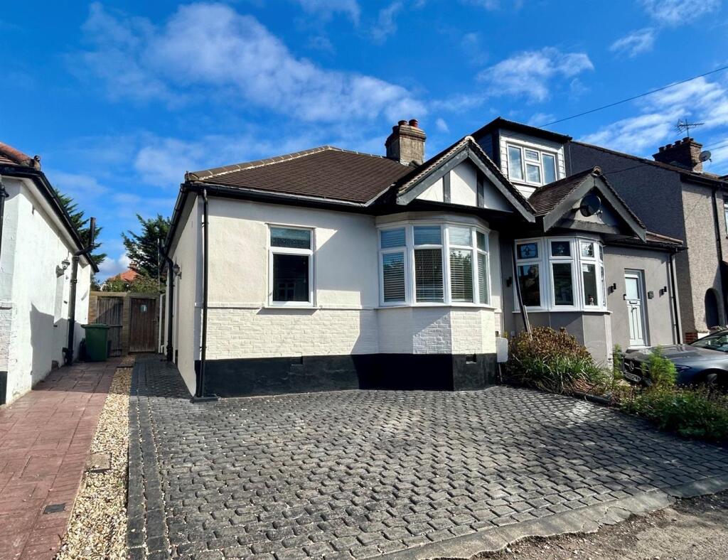 2 bed Bungalow for rent in Hornchurch. From Alternative Property Services
