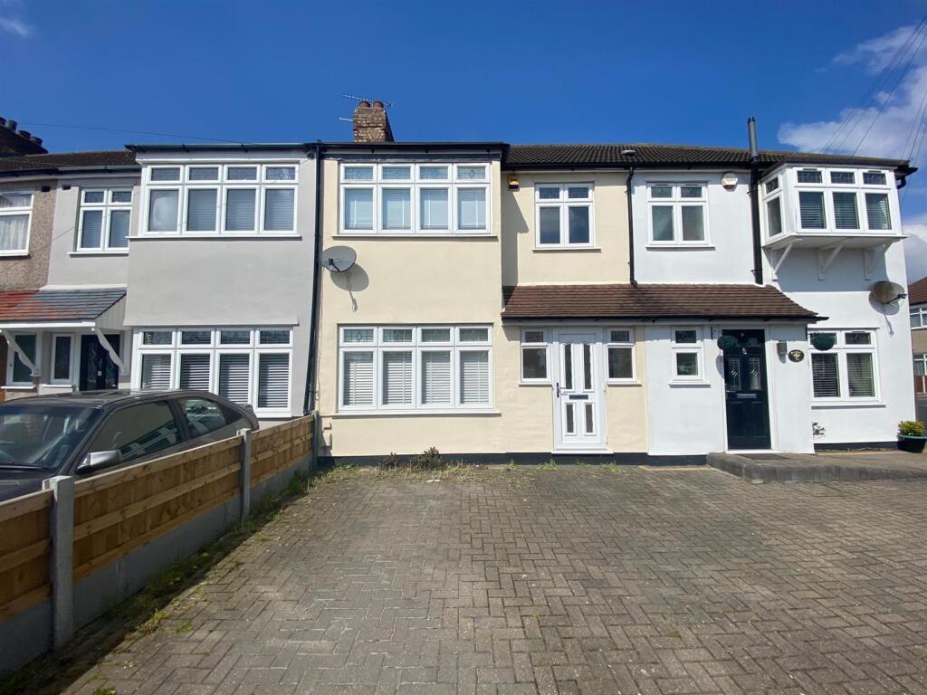3 bed Mid Terraced House for rent in Romford. From Alternative Property Services