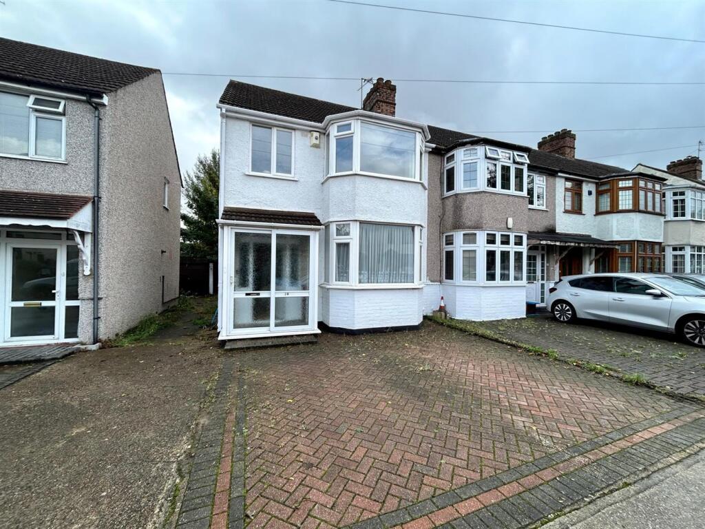 3 bed Semi Detached for rent in Romford. From Alternative Property Services 3 bed Semi Detached for rent in Romford. From Alternative Property Services