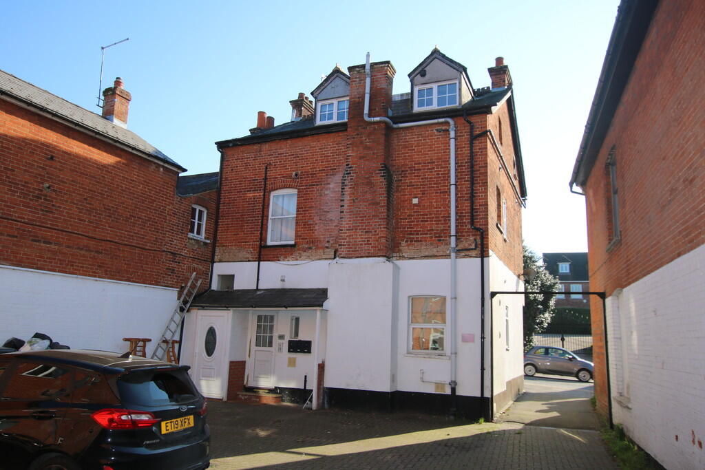 2 bed Apartment for rent in Stansted Mountfitchet. From James & Co - Great Dunmow