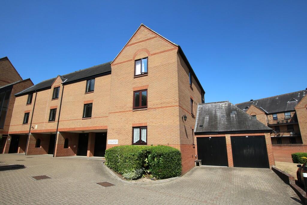 3 bed Apartment for rent in Great Dunmow. From James & Co - Great Dunmow