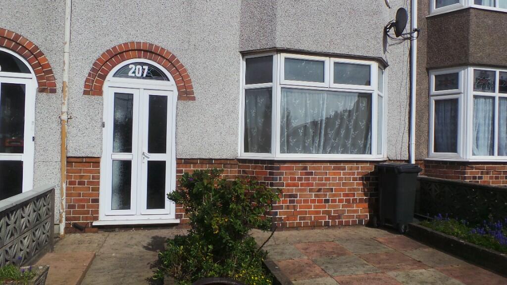 3 bed Mid Terraced House for rent in Bristol. From Murrays Residential Lettings - Brislington