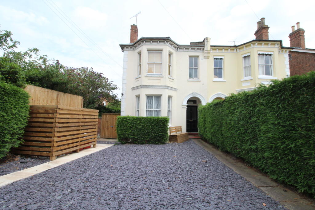 2 bed 1st Floor Flat for rent in Whitnash. From Tara & Co - Leamington Spa