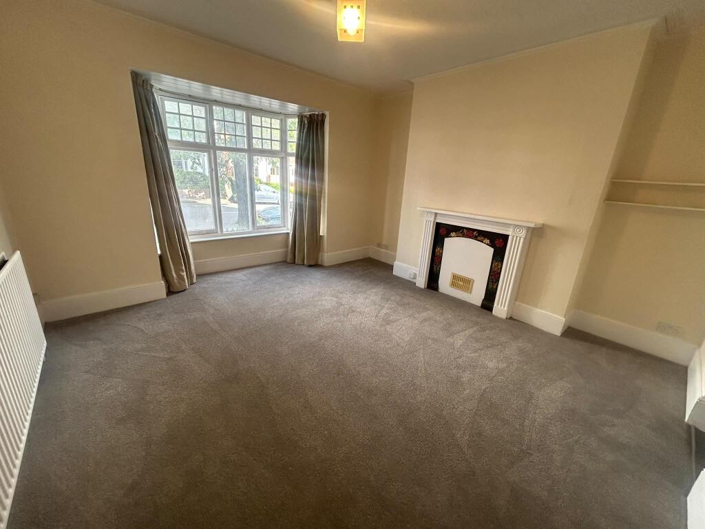 1 bed 1st Floor Flat for rent in Royal Leamington Spa. From Tara & Co - Leamington Spa 1 bed 1st Floor Flat for rent in Royal Leamington Spa. From Tara & Co - Leamington Spa