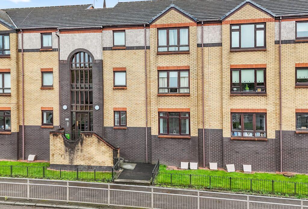 2 bed 1st Floor Flat for rent in Coatbridge. From Colin Tomney Estate Agency Ltd - Airdrie
