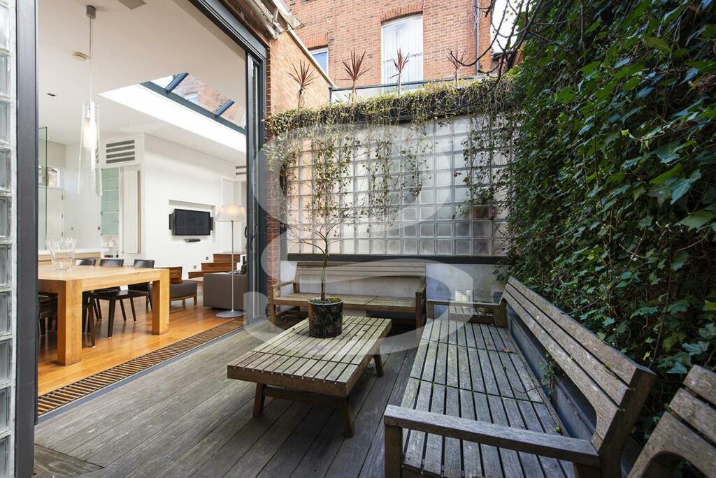 3 bed Apartment for rent in Hampstead. From Greenstone Estates