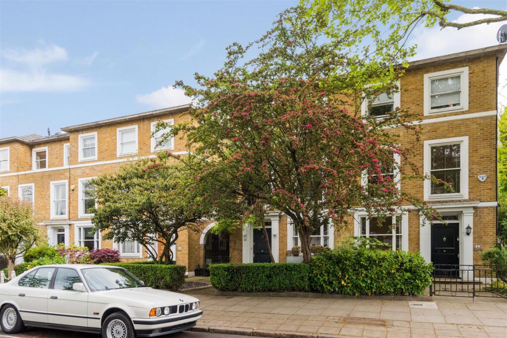 6 bed Detached for rent in Hampstead. From Greenstone Residential - St. Johns Wood
