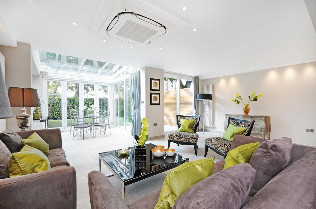 4 bed Detached for rent in Hampstead. From Greenstone Residential - St. Johns Wood