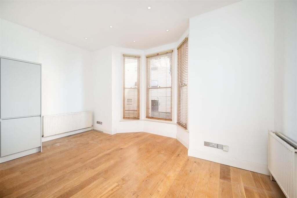 2 bed Apartment for rent in Hampstead. From Greenstone Residential - St. Johns Wood