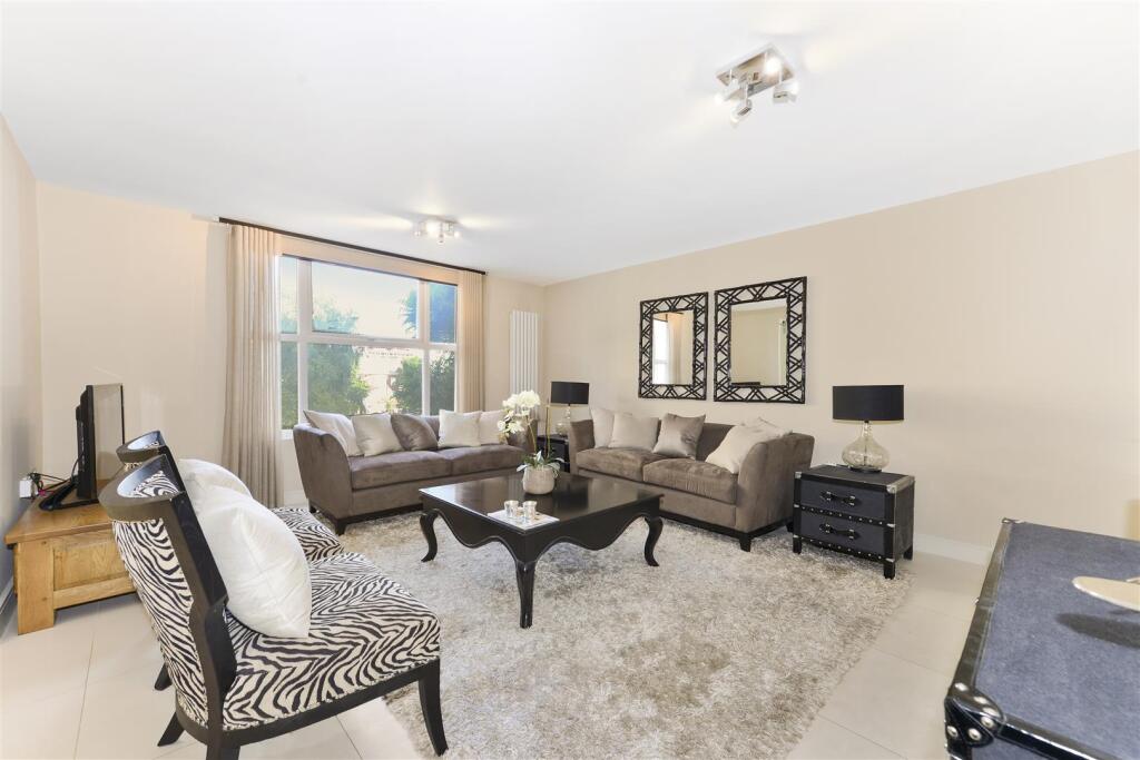 3 bed Apartment for rent in Hampstead. From Greenstone Residential - St. Johns Wood