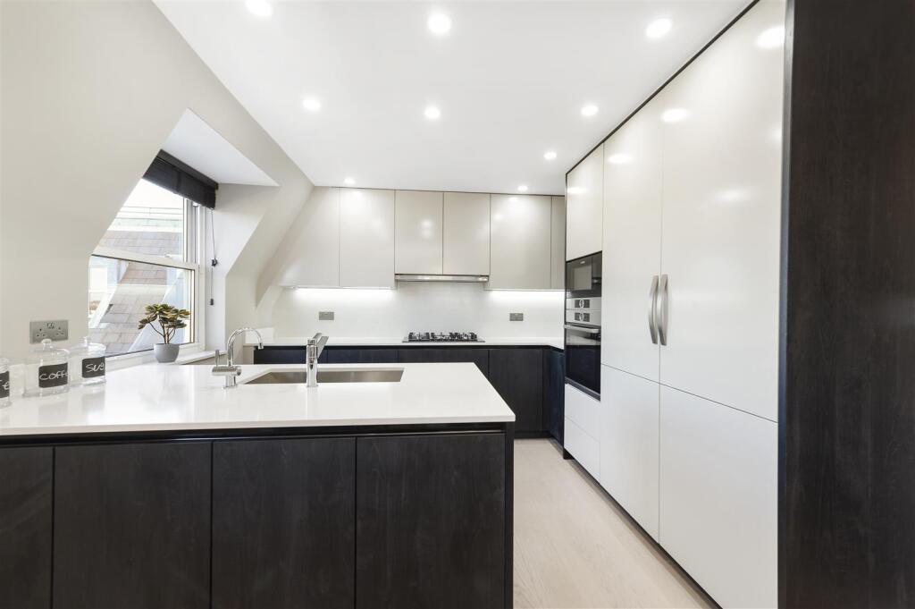 3 bed Apartment for rent in Hampstead. From Greenstone Residential - St. Johns Wood 3 bed Apartment for rent in Hampstead. From Greenstone Residential - St. Johns Wood