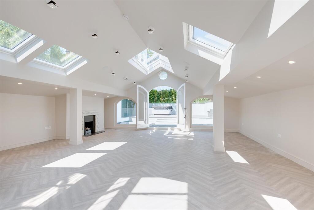 3 bed Detached for rent in Hampstead. From Greenstone Residential - St. Johns Wood