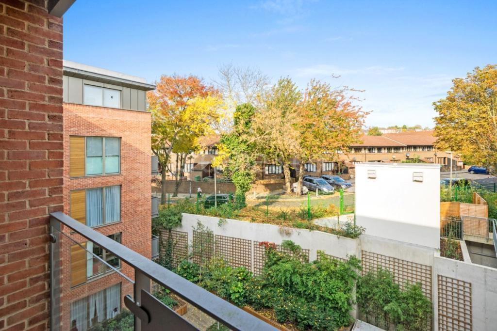3 bed Apartment for rent in Hampstead. From Greenstone Residential - St. Johns Wood