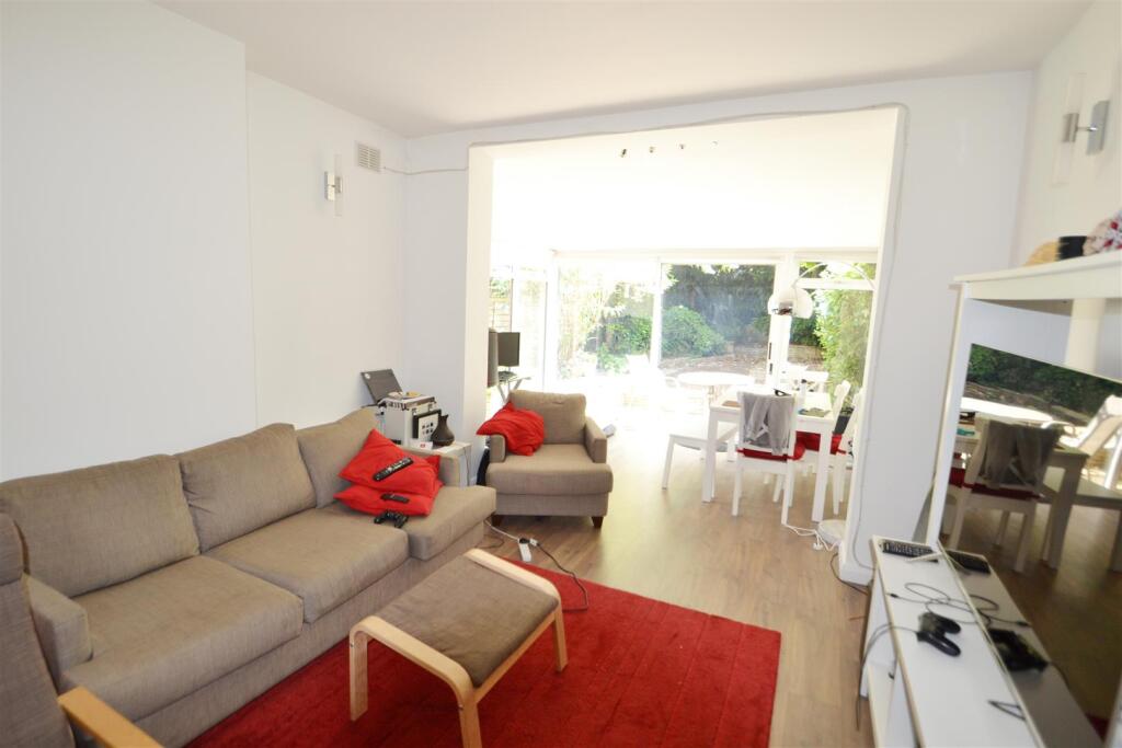 2 bed Apartment for rent in Finchley. From Greenstone Residential - St. Johns Wood