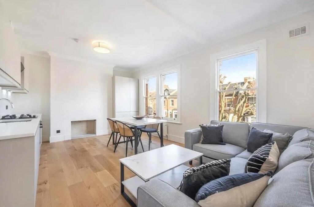 3 bed Apartment for rent in Paddington. From Greenstone Residential - St. Johns Wood