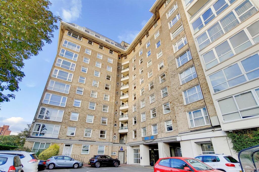 3 bed Apartment for rent in Hampstead. From Greenstone Residential - St. Johns Wood 3 bed Apartment for rent in Hampstead. From Greenstone Residential - St. Johns Wood