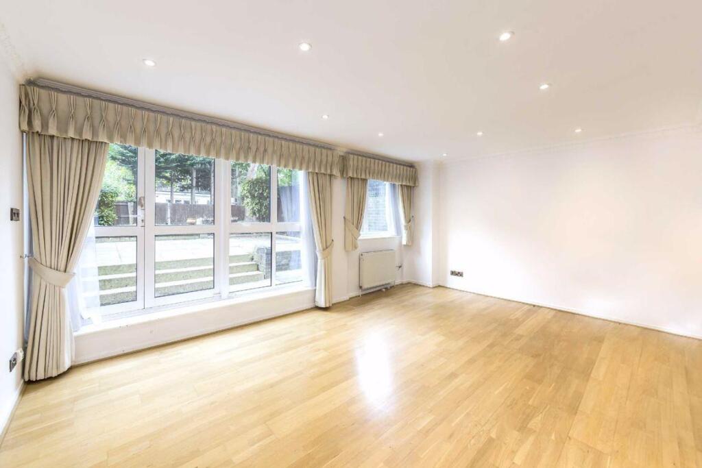 5 bed Detached for rent in Hampstead. From Greenstone Residential - St. Johns Wood