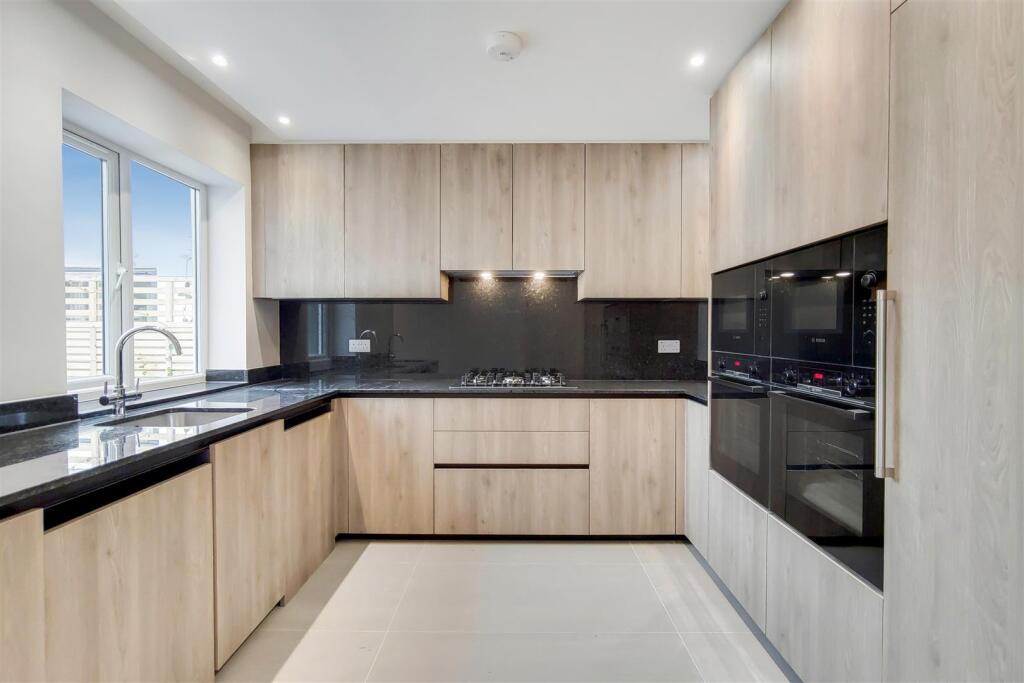 6 bed Detached for rent in Hendon. From Greenstone Residential - St. Johns Wood 6 bed Detached for rent in Hendon. From Greenstone Residential - St. Johns Wood