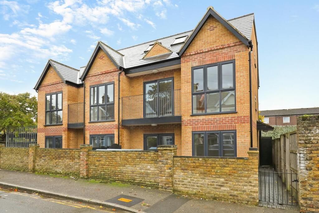 2 bed 1st Floor Flat for rent in Merton. From Christopher St James - Colliers Wood 2 bed 1st Floor Flat for rent in Merton. From Christopher St James - Colliers Wood