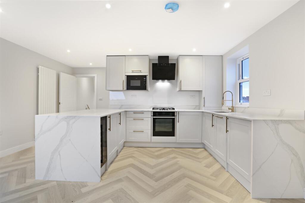 2 bed 1st Floor Flat for rent in London. From Christopher St James - Colliers Wood
