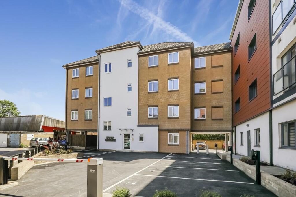 2 bed 1st Floor Flat for rent in London. From Christopher St James - Colliers Wood