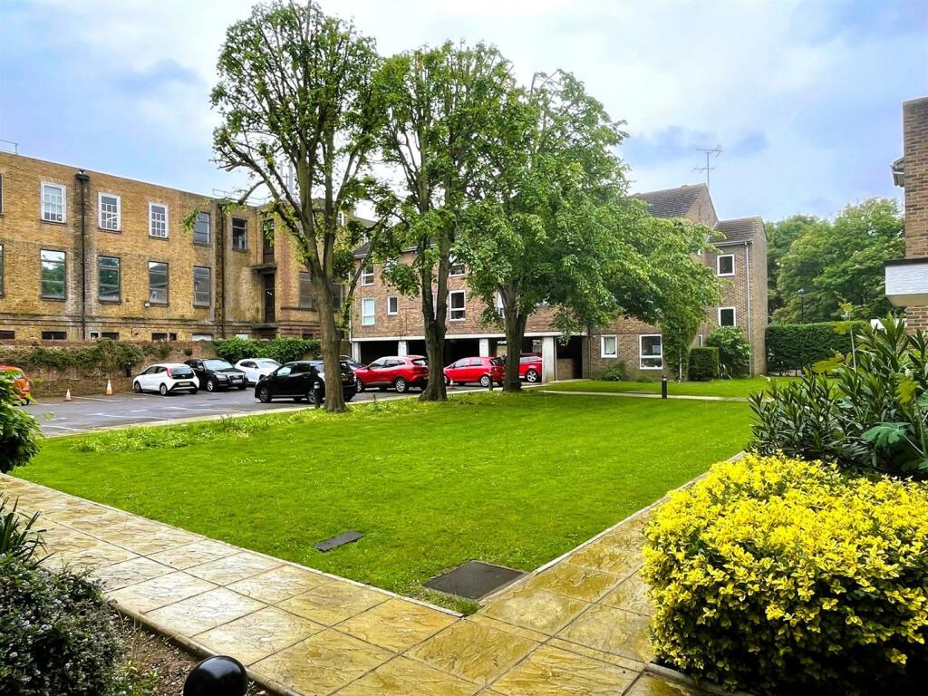 1 bed Apartment for rent in Twickenham. From Milestone and Collis Ltd 