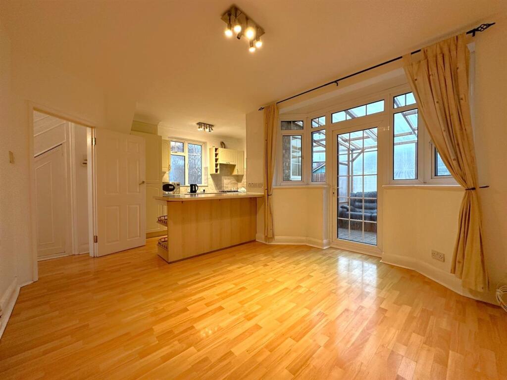 3 bed Semi Detached for rent in Hounslow. From Milestone and Collis Ltd 