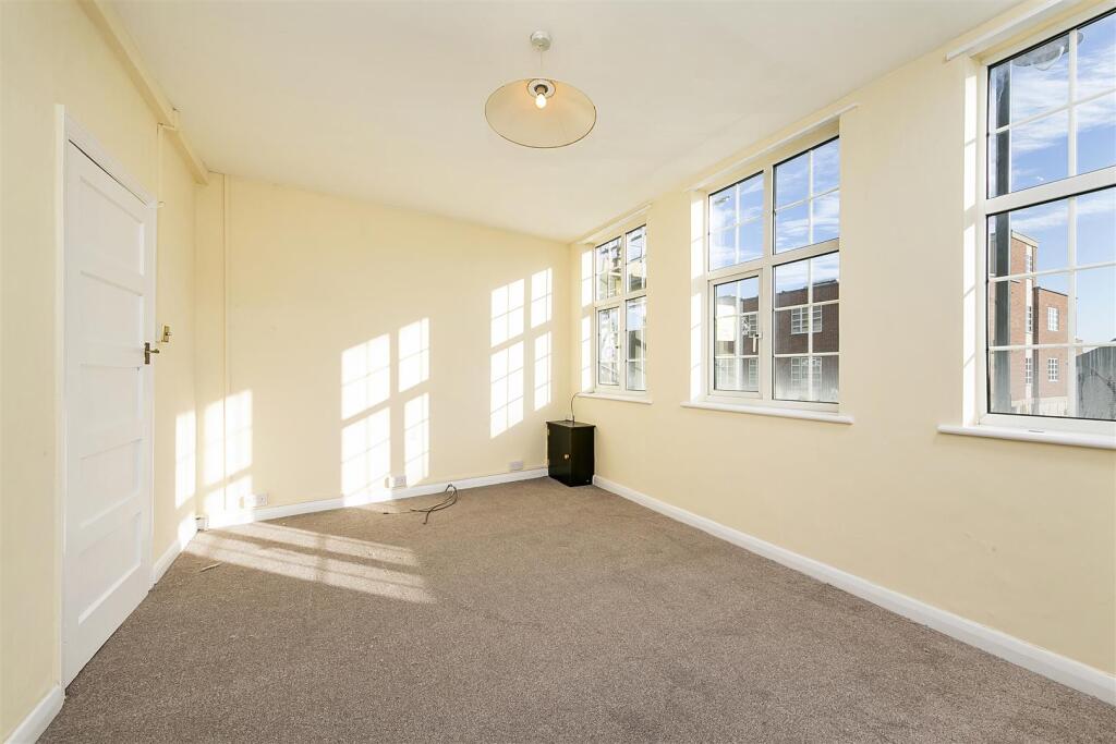 3 bed Annexe for rent in Hounslow. From Milestone and Collis Ltd 
