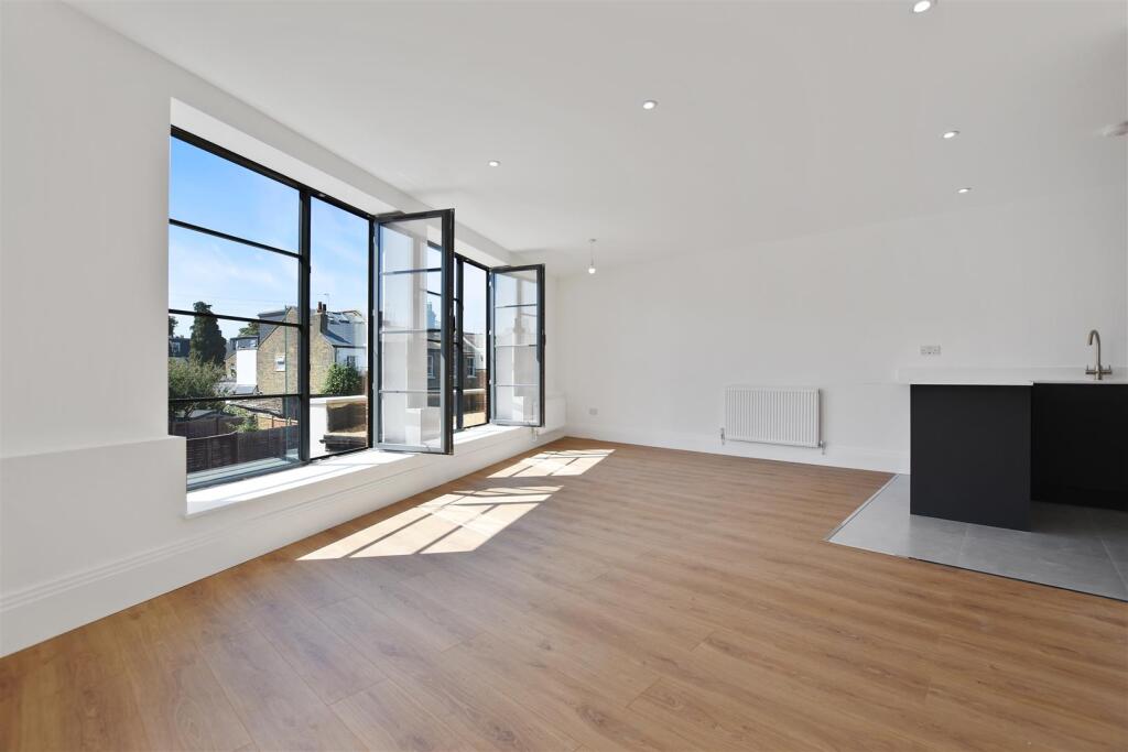 2 bed Apartment for rent in Twickenham. From Milestone and Collis Ltd 2 bed Apartment for rent in Twickenham. From Milestone and Collis Ltd