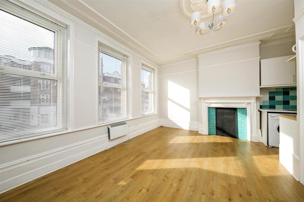 1 bed 1st Floor Flat for rent in Twickenham. From Milestone and Collis Ltd 