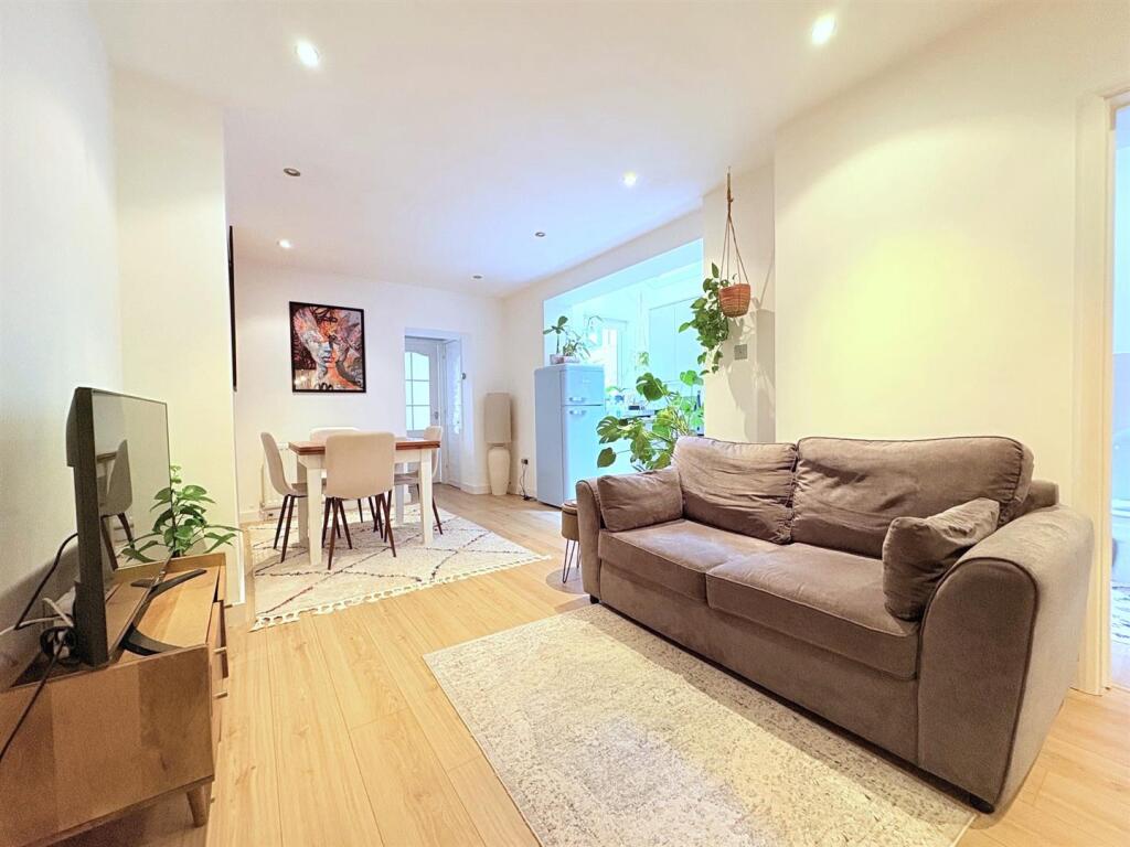 1 bed 1st Floor Flat for rent in Twickenham. From Milestone and Collis Ltd 