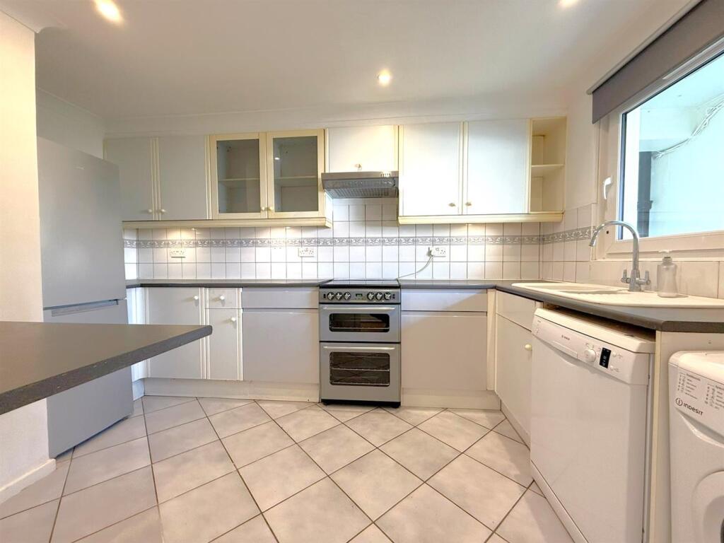 2 bed 1st Floor Flat for rent in Hounslow. From Milestone and Collis Ltd 2 bed 1st Floor Flat for rent in Hounslow. From Milestone and Collis Ltd