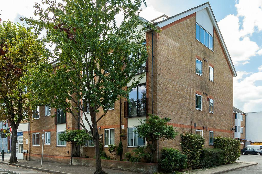 2 bed 1st Floor Flat for rent in Teddington. From Milestone and Collis Ltd 