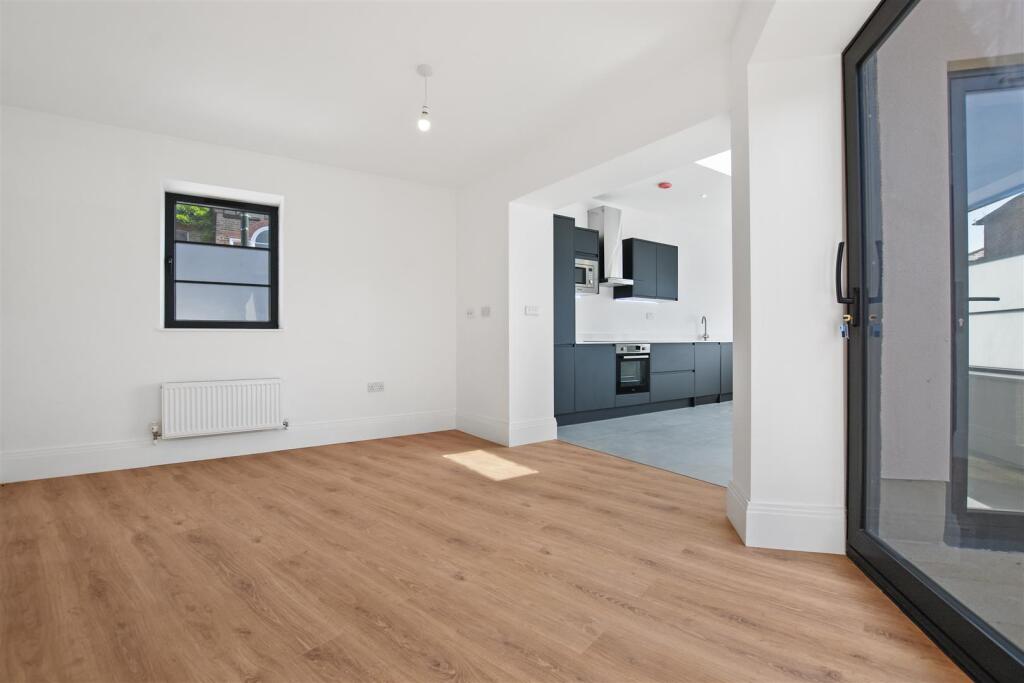 2 bed Apartment for rent in Twickenham. From Milestone and Collis Ltd 2 bed Apartment for rent in Twickenham. From Milestone and Collis Ltd