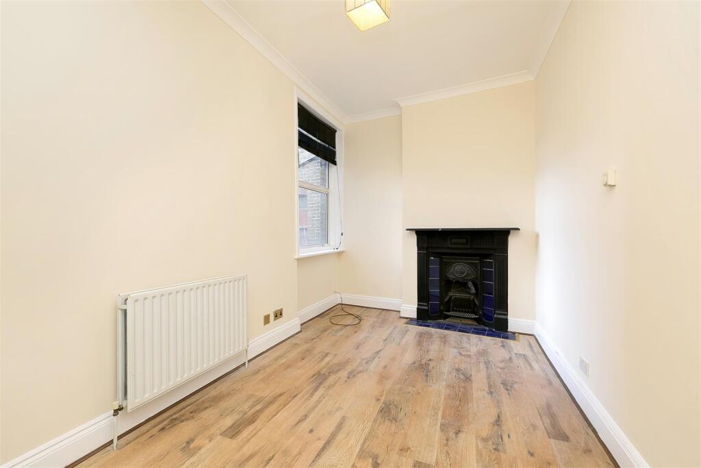 1 bed 1st Floor Flat for rent in Twickenham. From Milestone and Collis Ltd 1 bed 1st Floor Flat for rent in Twickenham. From Milestone and Collis Ltd
