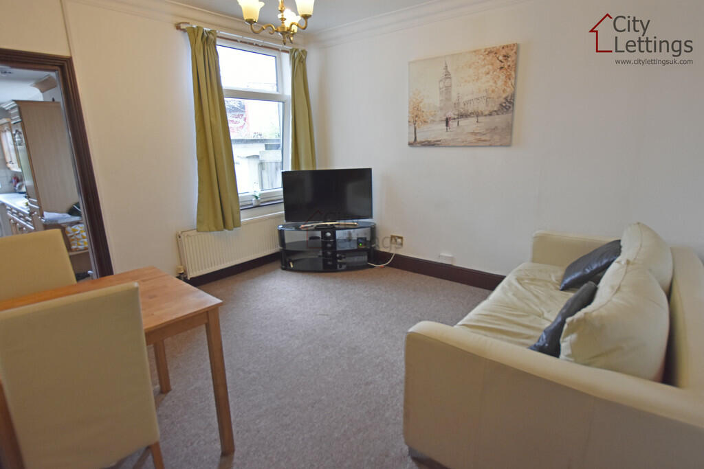 5 bed End of Terrace for rent in West Bridgford. From City Lettings - Nottingham