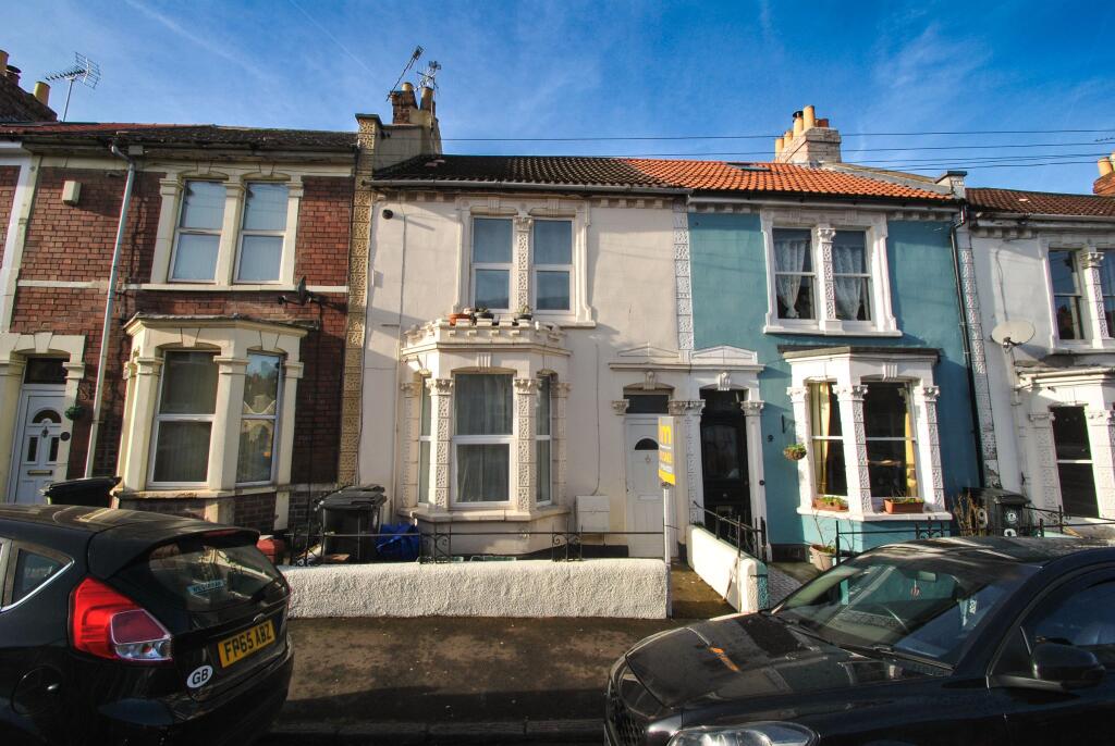 2 bed 1st Floor Flat for rent in Crofts End. From Holbrook Moran - Redfield 2 bed 1st Floor Flat for rent in Crofts End. From Holbrook Moran - Redfield