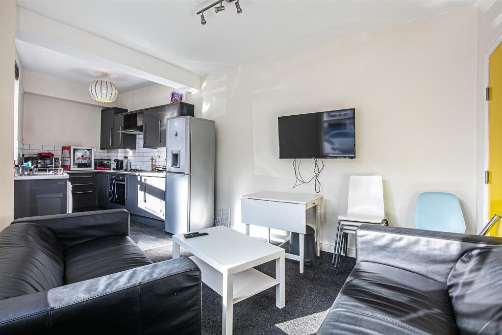 4 bed Detached for rent in Sheffield. From Spencer The Estate Agent - Sheffield 4 bed Detached for rent in Sheffield. From Spencer The Estate Agent - Sheffield