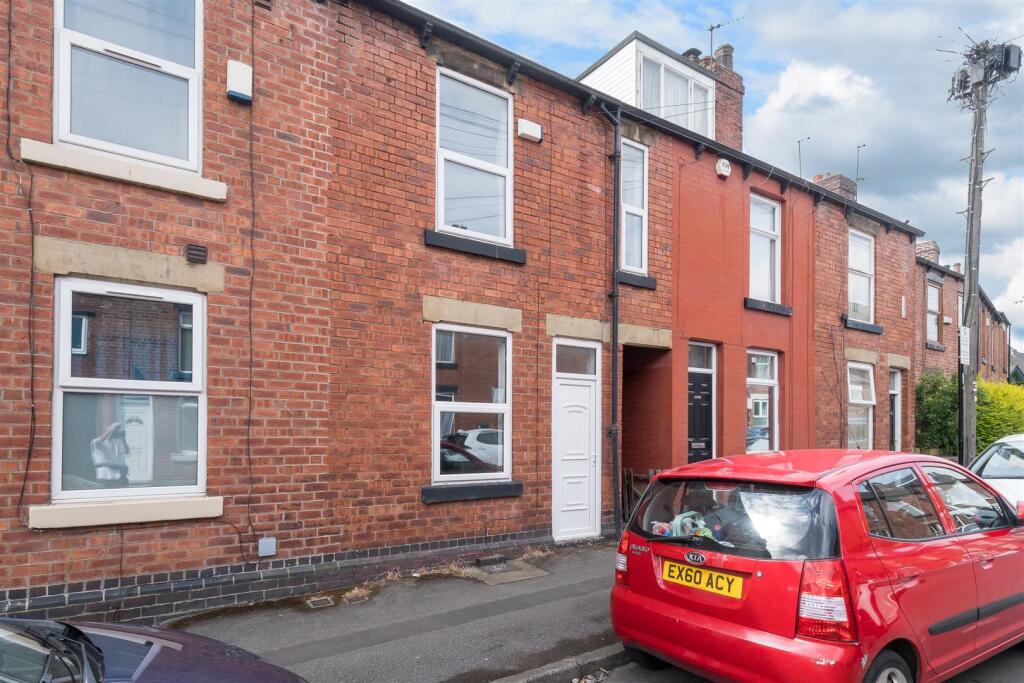 3 bed Mid Terraced House for rent in Long Line. From Spencer The Estate Agent - Sheffield