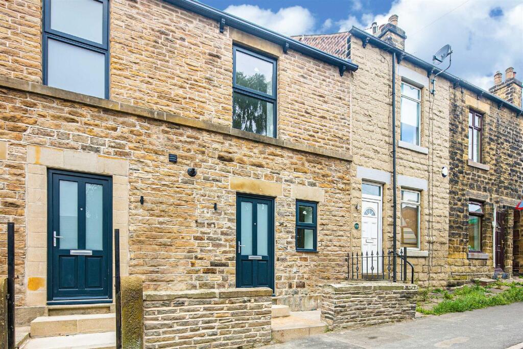 3 bed Mid Terraced House for rent in Dungworth. From Spencer The Estate Agent - Sheffield