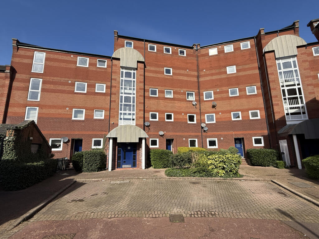 2 bed 1st Floor Flat for rent in Fulwood. From Harbour Properties - Warton