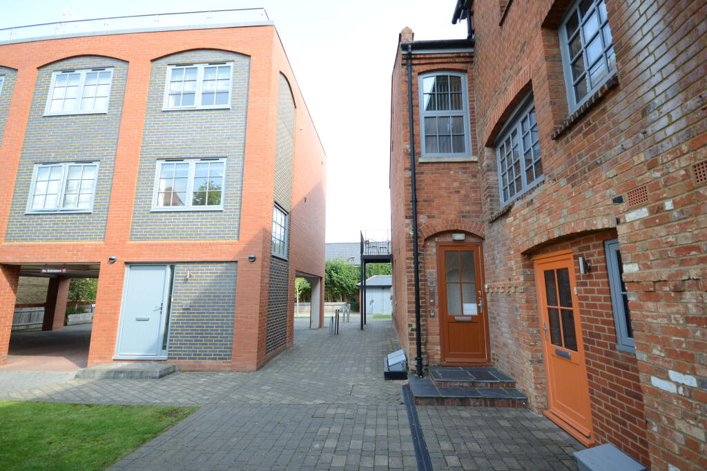 3 bed Detached for rent in Reading. From AH Lansley Residential - Reading 3 bed Detached for rent in Reading. From AH Lansley Residential - Reading