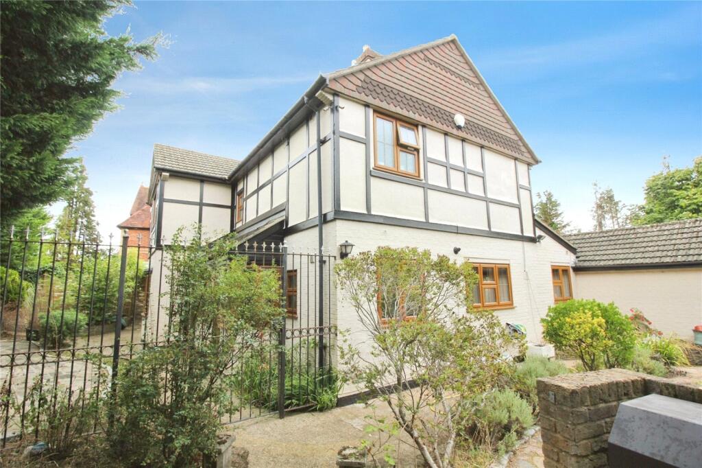 4 bed Detached for rent in Burghfield. From AH Lansley Residential - Reading 4 bed Detached for rent in Burghfield. From AH Lansley Residential - Reading