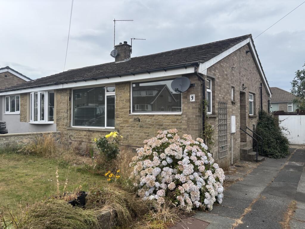 2 bed Semi-detached bungalow for rent in Bradford. From Alan Slater Property Services - Bradford 2 bed Semi-detached bungalow for rent in Bradford. From Alan Slater Property Services - Bradford
