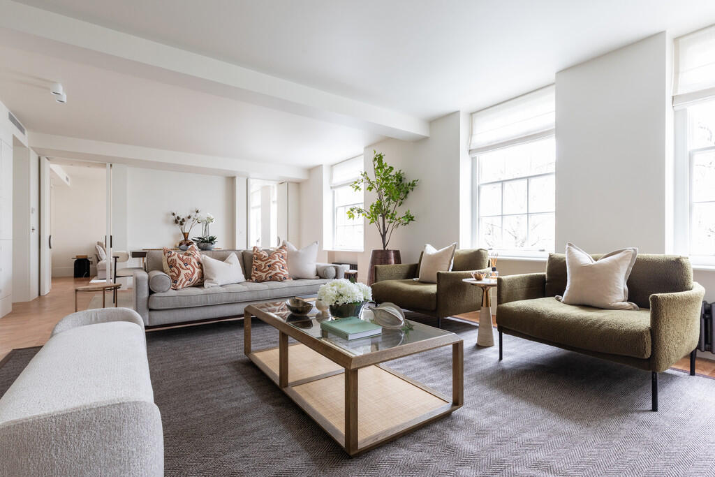 3 bed 1st Floor Flat for rent in Chelsea. From Nicolas Van Patrick - Knightsbridge and Chelsea